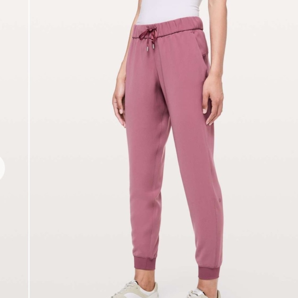 Lululemon on the fly woven jogger pull on quick dry pants size 6